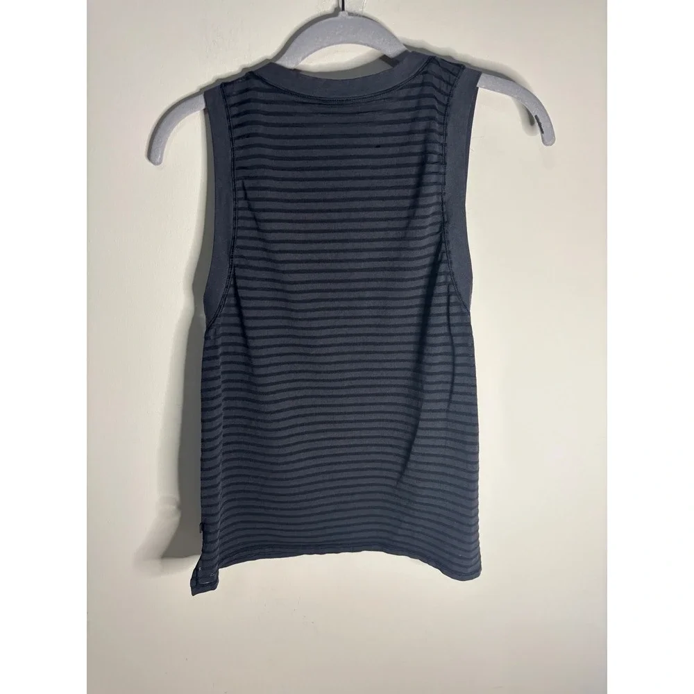 Lululemon Striped Muscle Tank Top Black Sleeveless Crew Neck Workout‎ Shirt